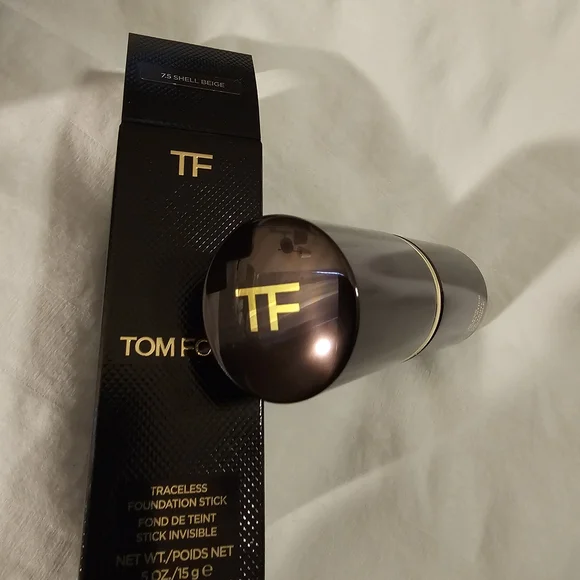 Tom Ford Traceless Foundation Stick in Shell Beige - Picture 2 of 6